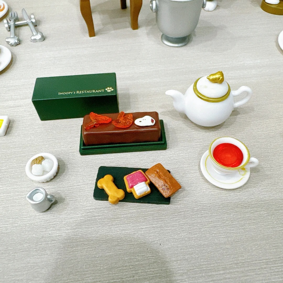 rement Snoopy Restaurant Ameri - Figure Display Box review and price