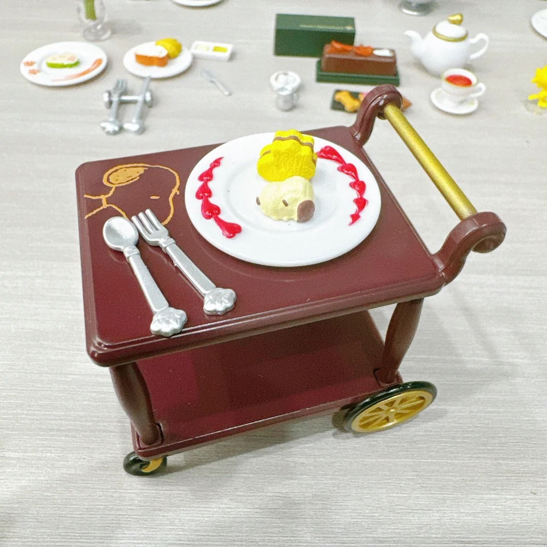 rement Snoopy Restaurant Ameri - Figure Display Box review and price